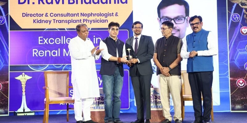 Dr Ravi Bhadania Received Excellence in Renal Medicine Award